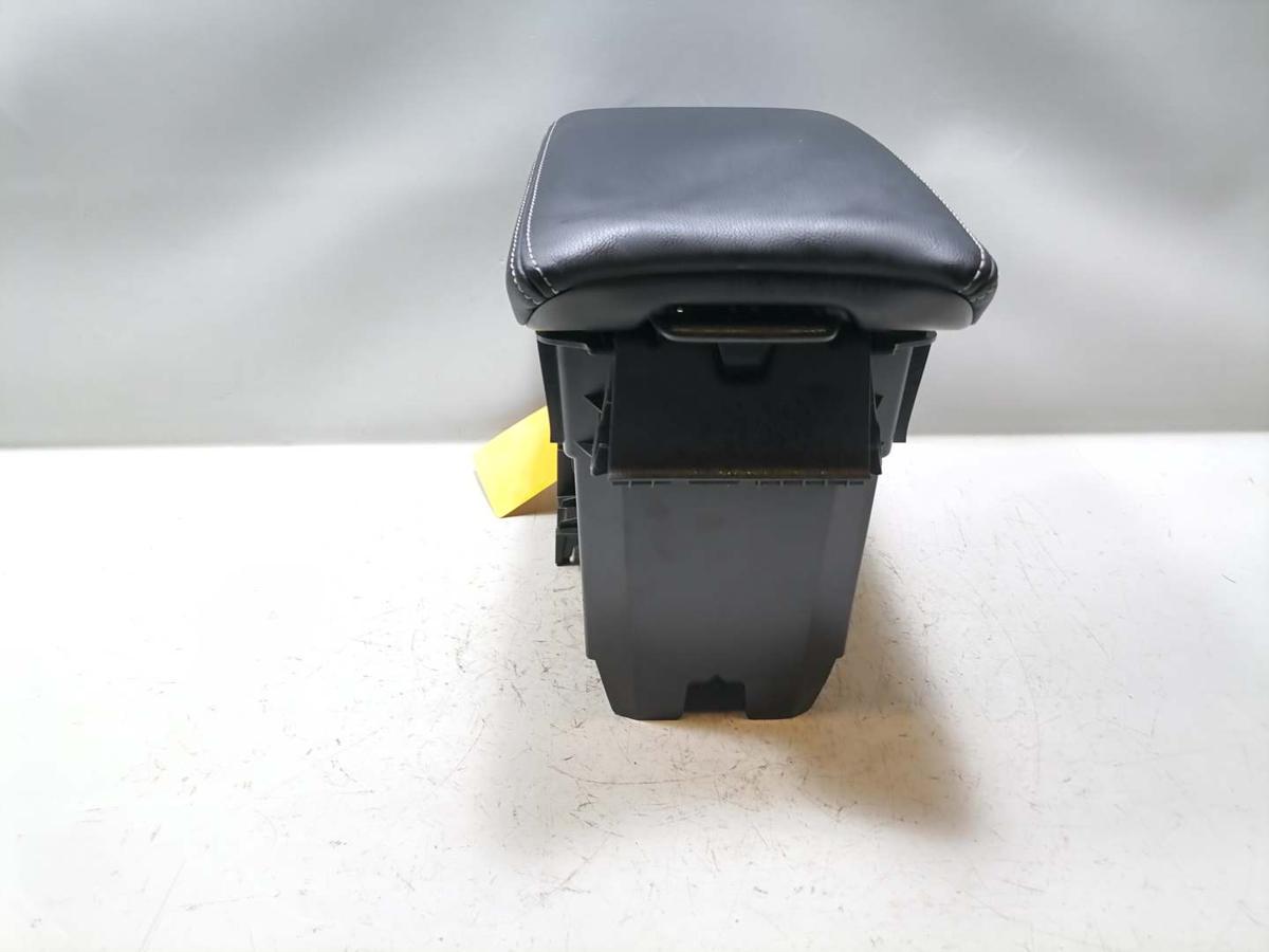 Mitsubishi Eclipse Cross original Mittelarlehen vorn Leder Schwarz Bj.2023